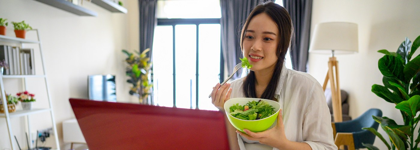 Enjoying a healthy salad at home — a simple step toward better digestion and gut comfort